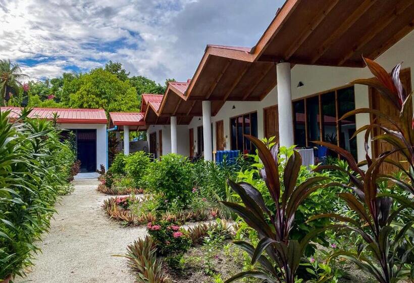 هتل Thoddoo Beach Holiday Inn