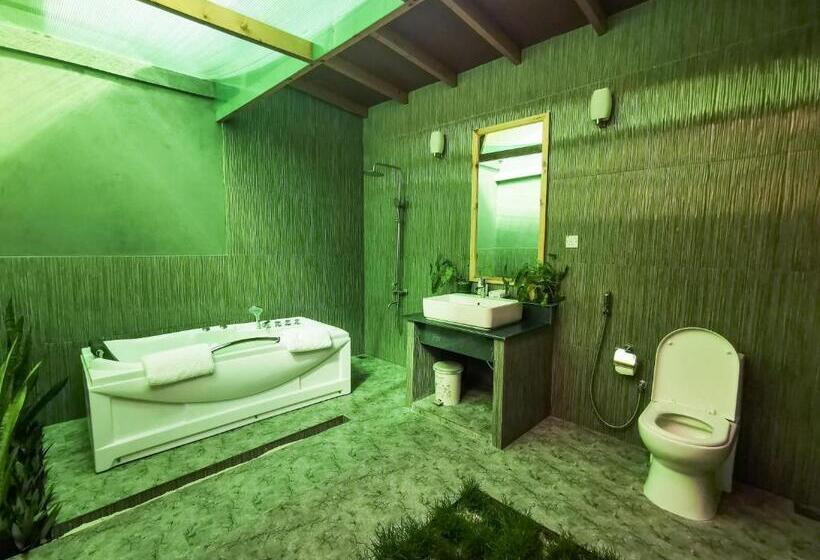 هتل Thoddoo Beach Holiday Inn