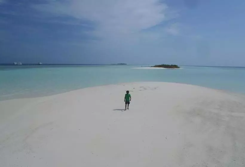 هتل Thoddoo Beach Holiday Inn