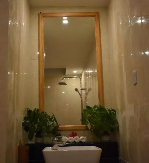 هتل Thoddoo Beach Holiday Inn