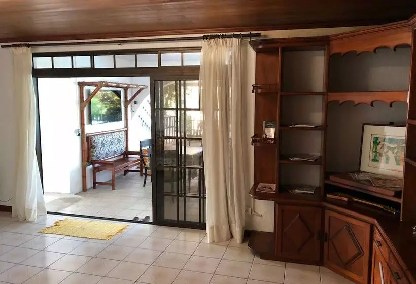 پانسیون Ahitea Lodge