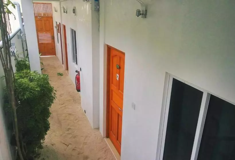 پانسیون Dhoani Inn