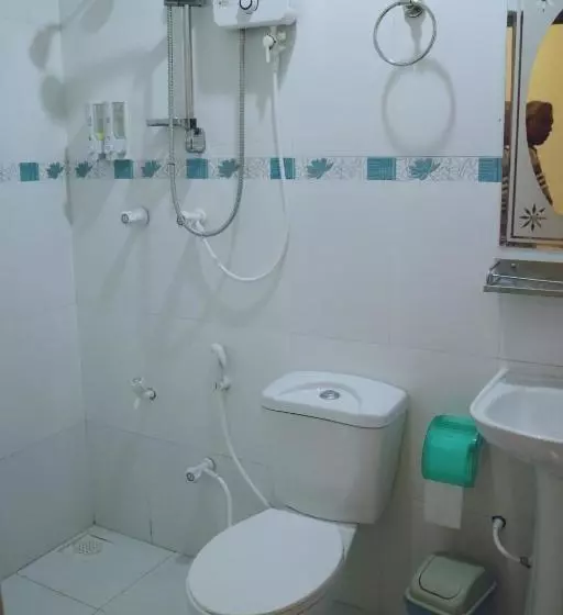 پانسیون Dhoani Inn