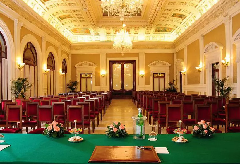 Отель Grand & La Pace