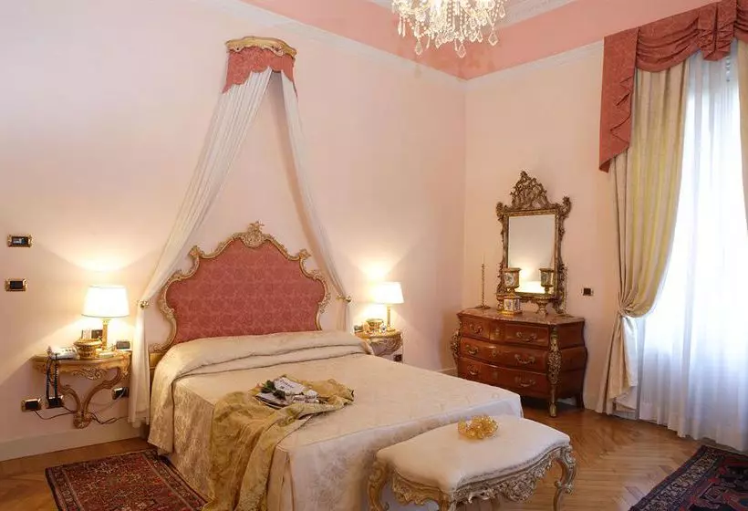 Отель Grand & La Pace