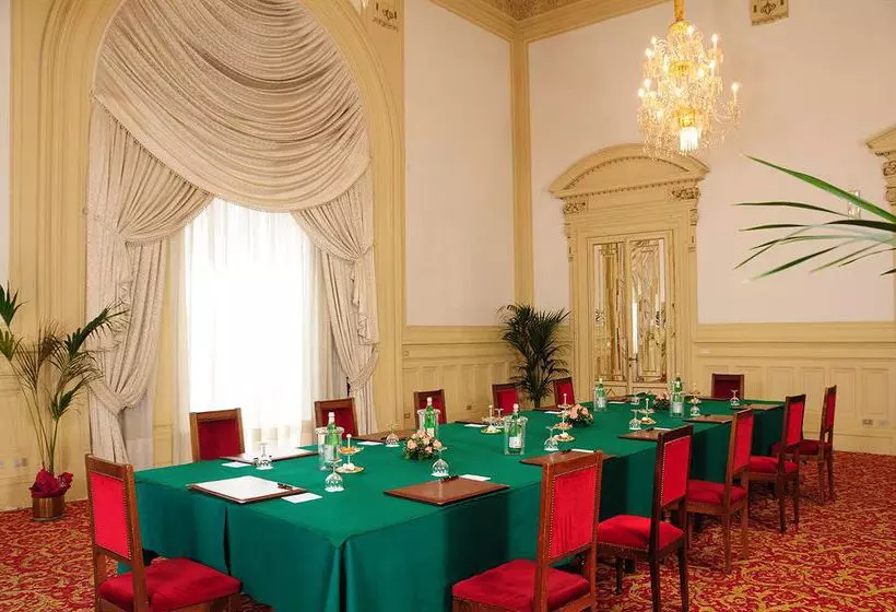 Отель Grand & La Pace