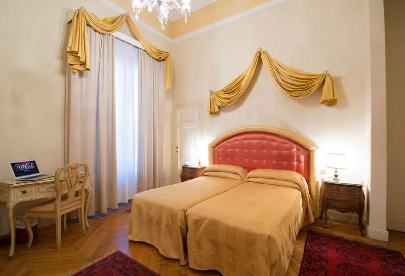 Отель Grand & La Pace