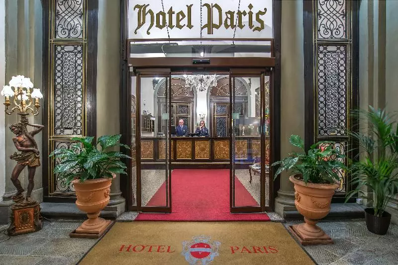 هتل Paris