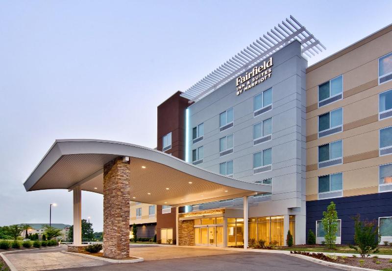 בית מלון כפרי Fairfield Inn & Suites By Marriott Nashville Airport