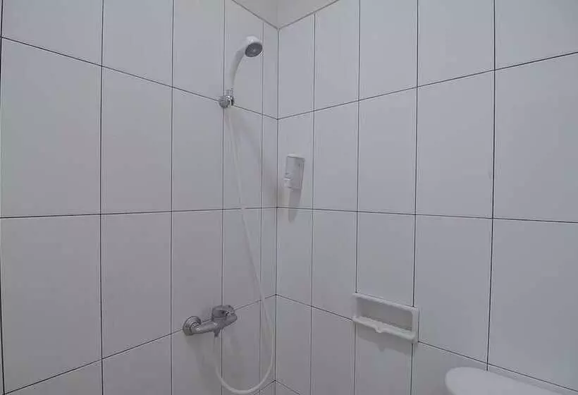 ペンション Reddoorz @ Maribaya Street 2