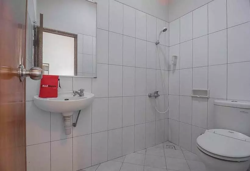 ペンション Reddoorz @ Maribaya Street 2