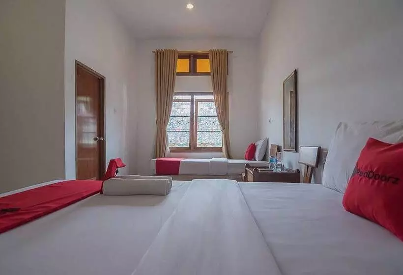 ペンション Reddoorz @ Maribaya Street 2