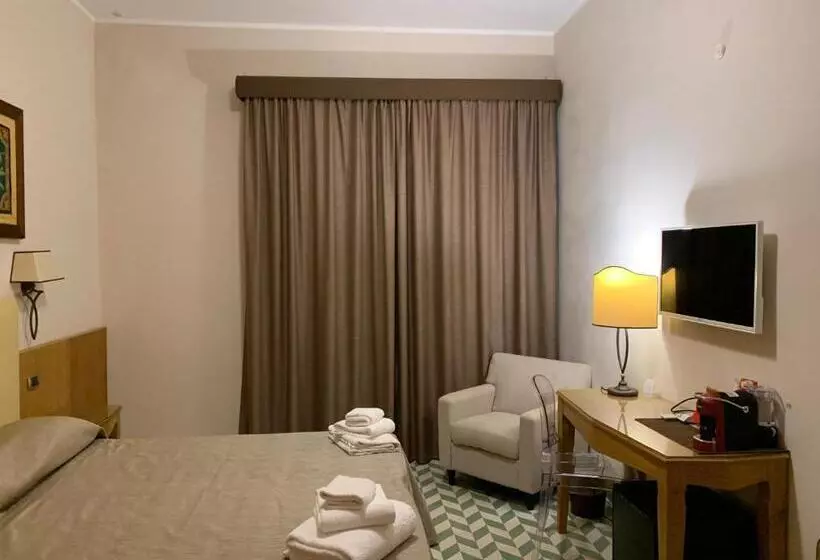 酒店 Albergo Russo