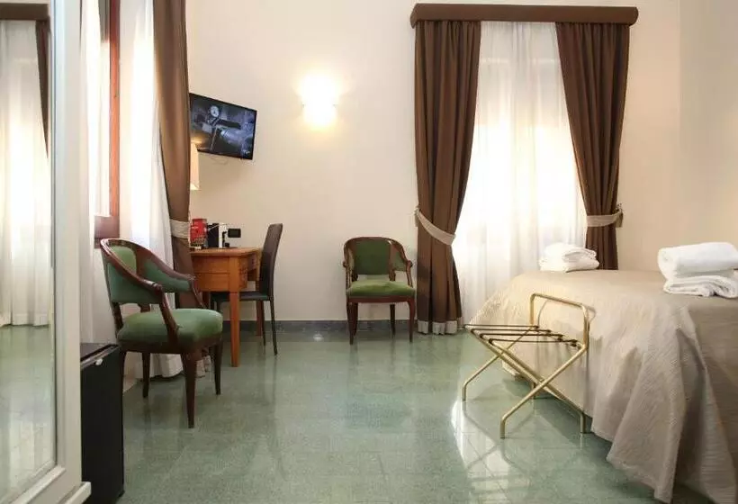 酒店 Albergo Russo