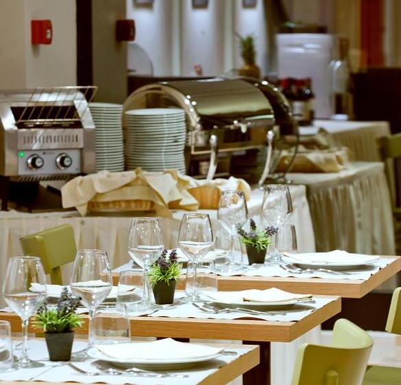 בית מלון כפרי Ambassador