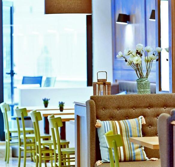 בית מלון כפרי Ambassador