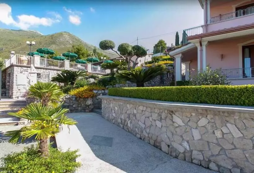 호텔 Ristorante Borgo La Tana