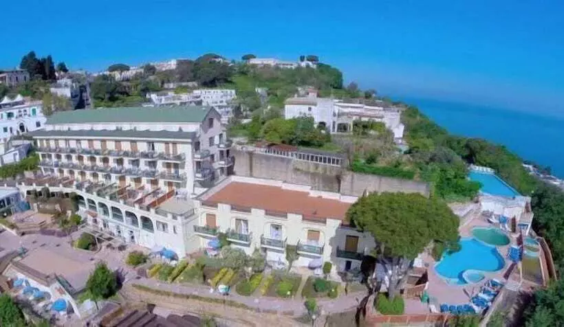 هتل Suisse Thermal Village