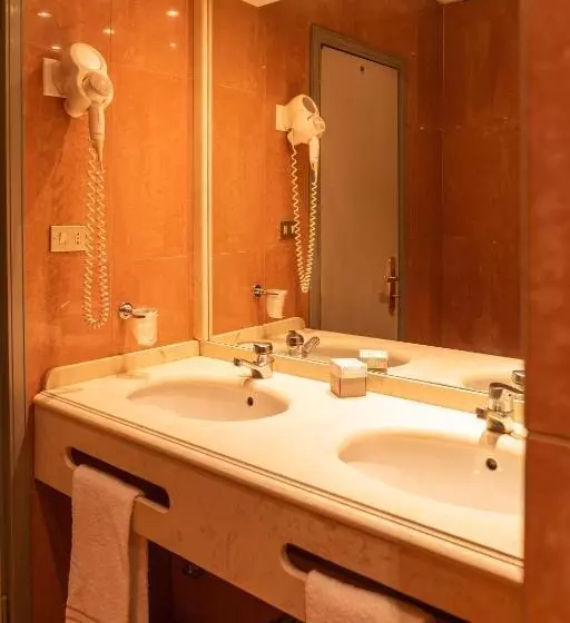 ホテル Terme Salvarola