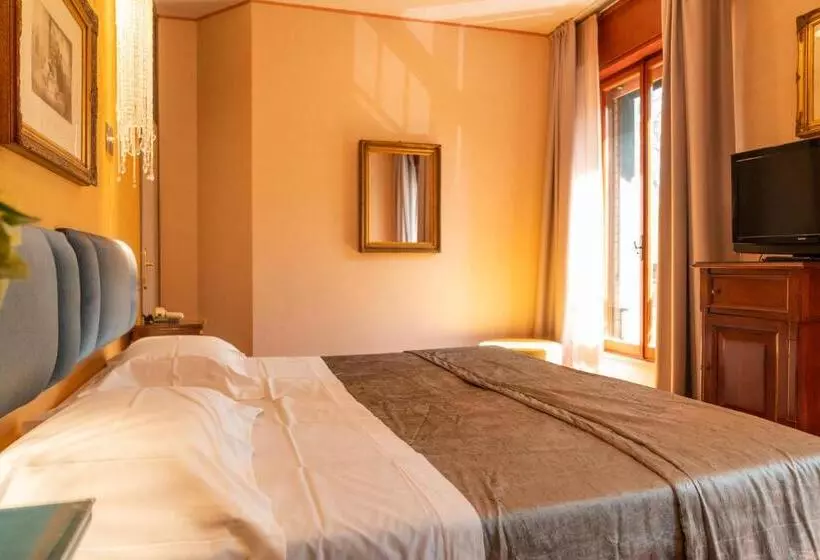 ホテル Terme Salvarola