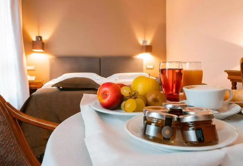 ホテル Terme Salvarola