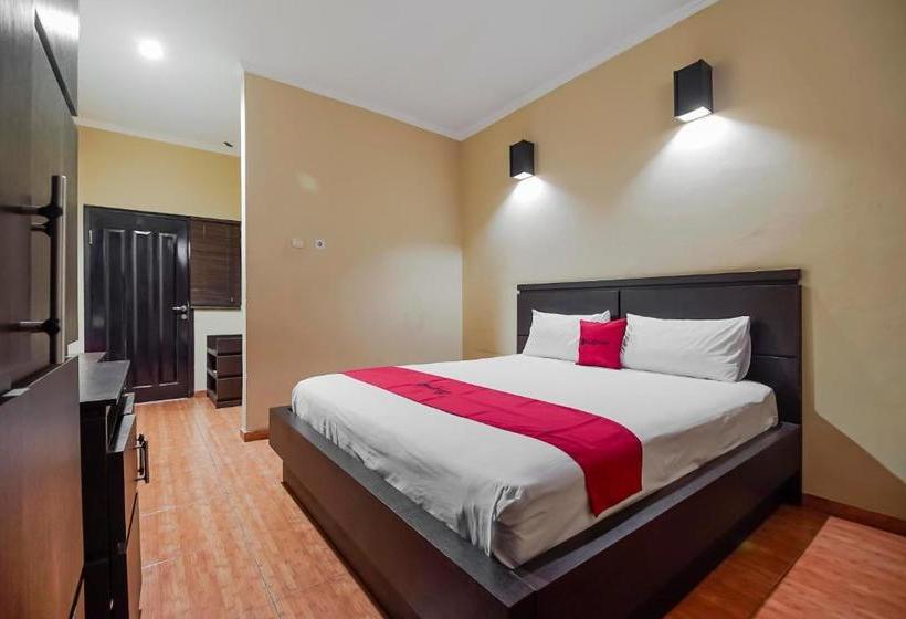 Pension Reddoorz Near Pantai Tanjung Pendam
