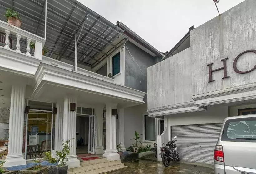 Majatalo Reddoorz Near Pantai Tanjung Pendam