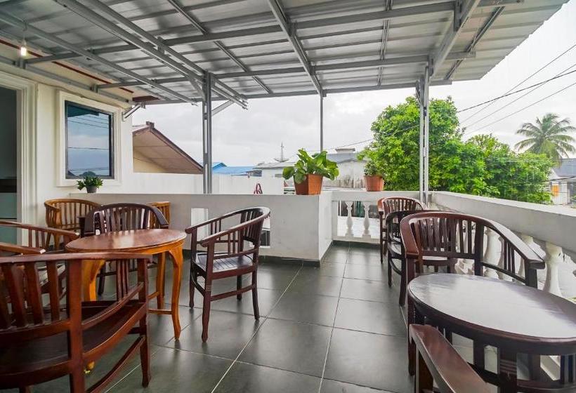 Pension Reddoorz Near Pantai Tanjung Pendam