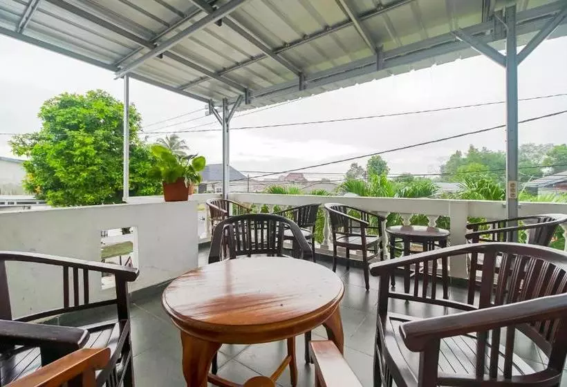 Majatalo Reddoorz Near Pantai Tanjung Pendam