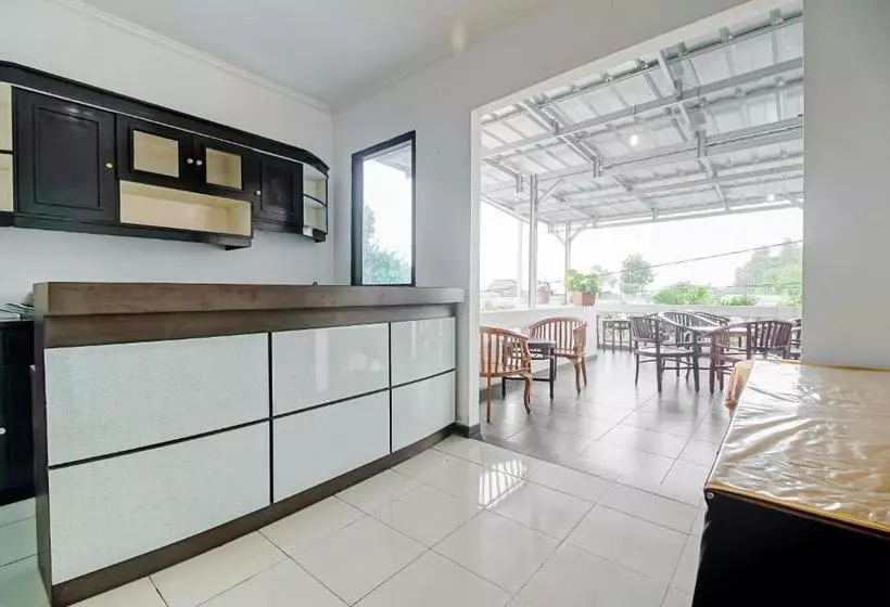 Majatalo Reddoorz Near Pantai Tanjung Pendam