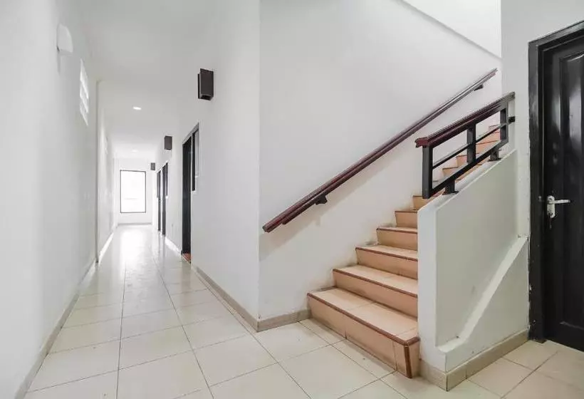 Majatalo Reddoorz Near Pantai Tanjung Pendam