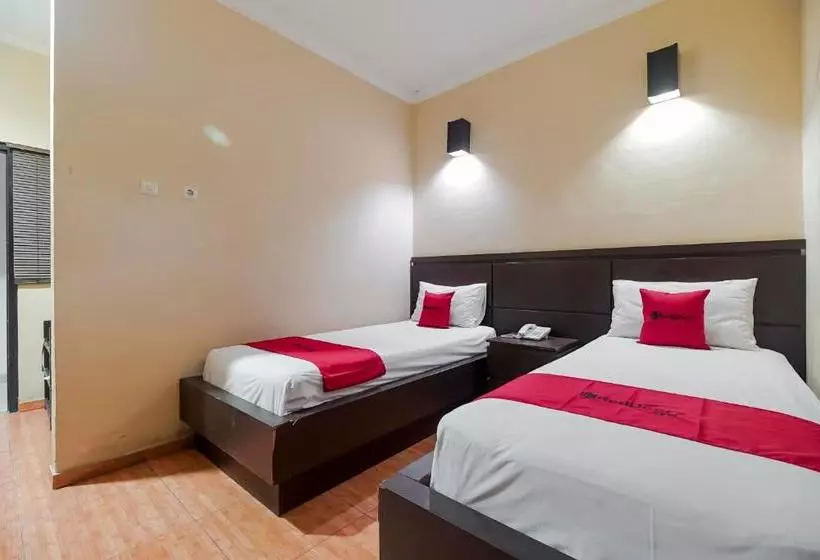Majatalo Reddoorz Near Pantai Tanjung Pendam