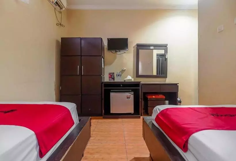 Majatalo Reddoorz Near Pantai Tanjung Pendam