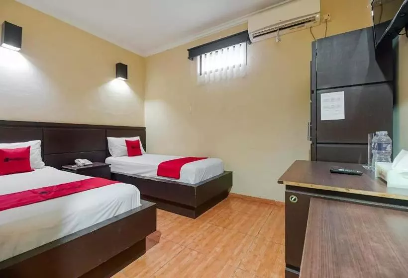 Majatalo Reddoorz Near Pantai Tanjung Pendam