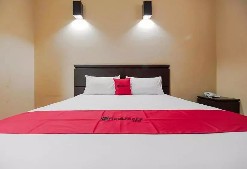 Majatalo Reddoorz Near Pantai Tanjung Pendam