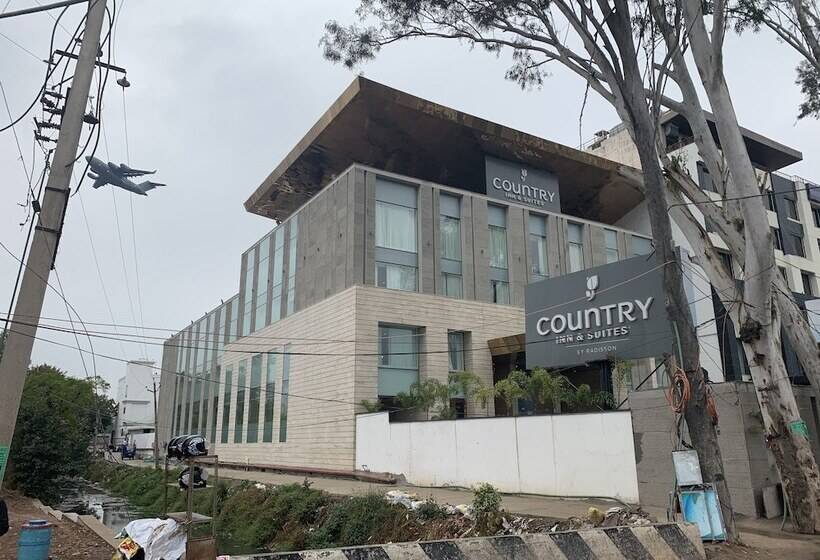 هتل Country Inn & Suites By Radisson Zirakpur