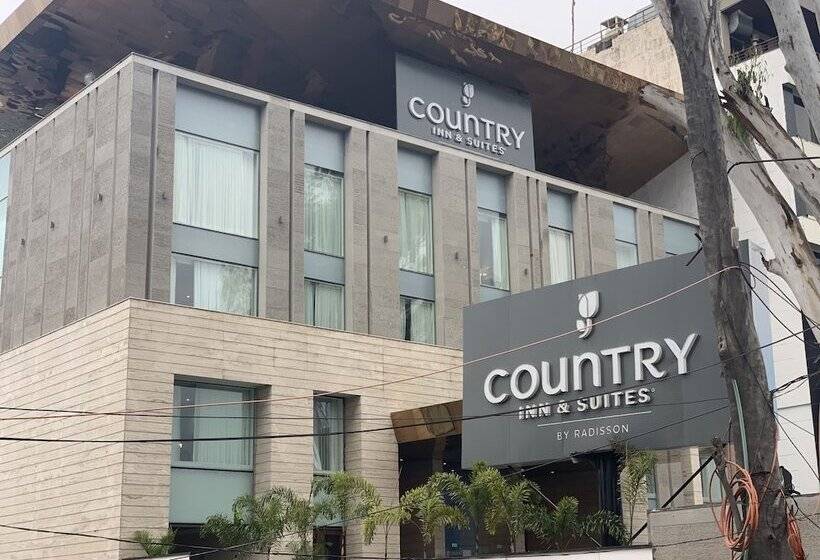 هتل Country Inn & Suites By Radisson Zirakpur
