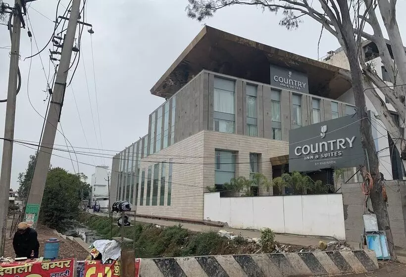 Hotelli Country Inn & Suites By Radisson Zirakpur