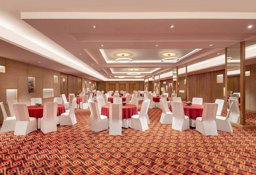 هتل Country Inn & Suites By Radisson Zirakpur