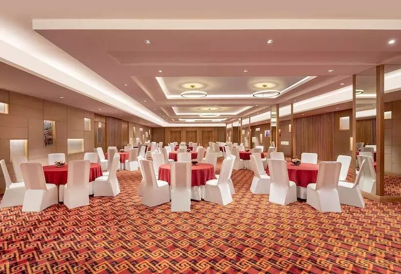 Hotelli Country Inn & Suites By Radisson Zirakpur