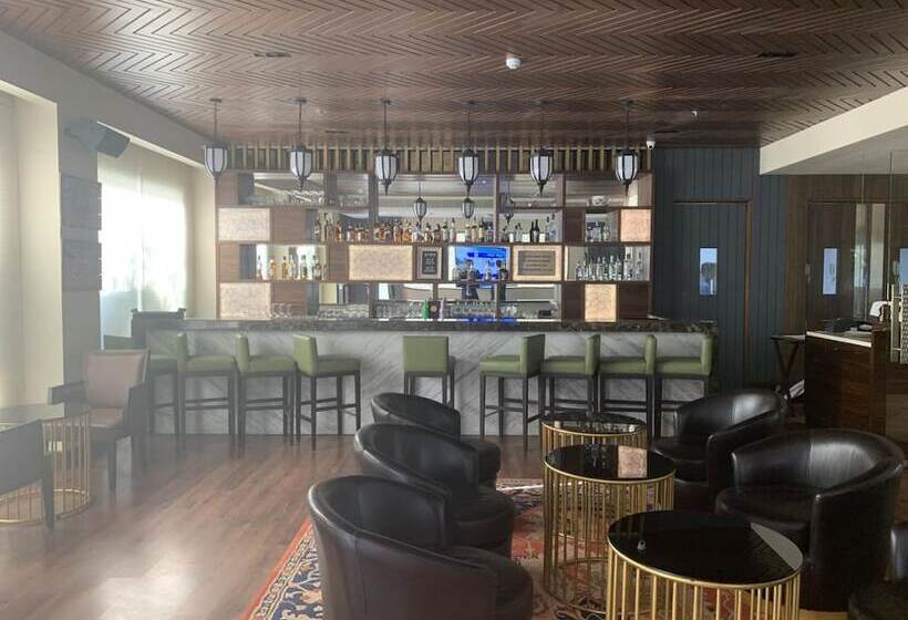 هتل Country Inn & Suites By Radisson Zirakpur