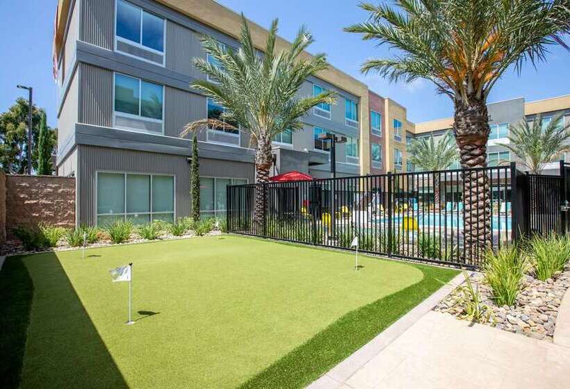 هتل Home2 Suites By Hilton Carlsbad