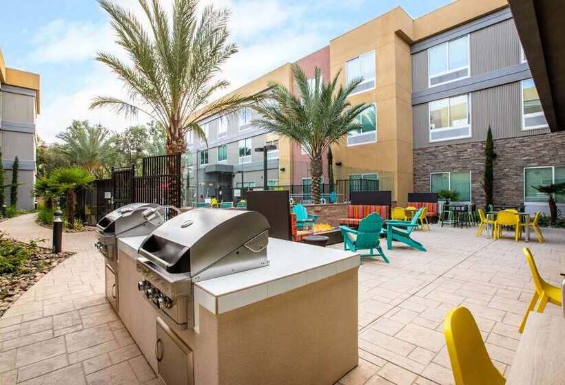 هتل Home2 Suites By Hilton Carlsbad