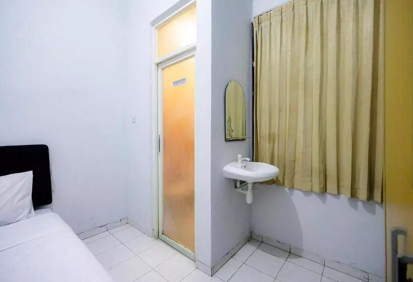 ホテル Marcello Residence Siwalankerto Near Petra University Surabaya Mitra Reddoorz