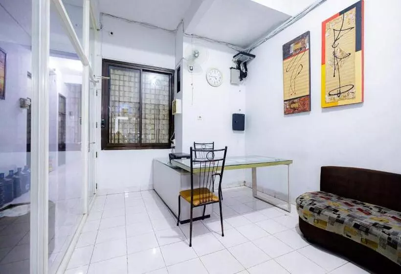 ホテル Marcello Residence Siwalankerto Near Petra University Surabaya Mitra Reddoorz