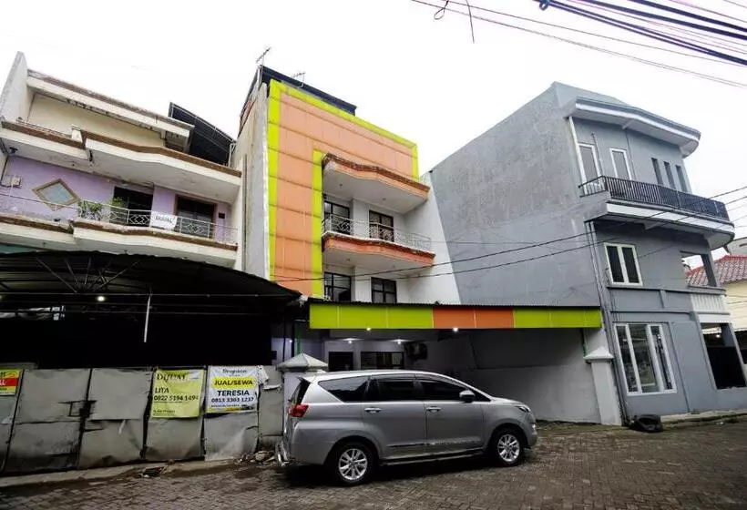 ホテル Marcello Residence Siwalankerto Near Petra University Surabaya Mitra Reddoorz