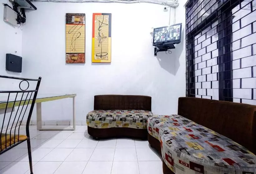 ホテル Marcello Residence Siwalankerto Near Petra University Surabaya Mitra Reddoorz