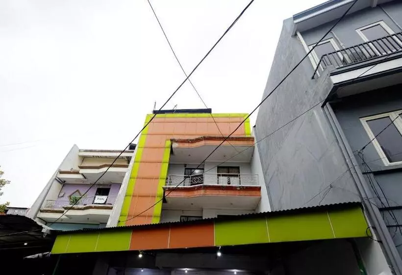 ホテル Marcello Residence Siwalankerto Near Petra University Surabaya Mitra Reddoorz