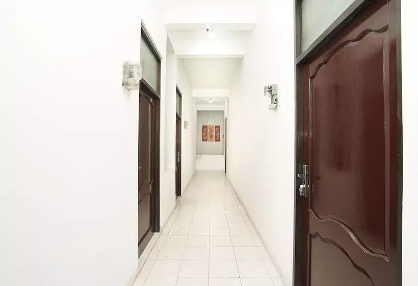 ホテル Marcello Residence Siwalankerto Near Petra University Surabaya Mitra Reddoorz
