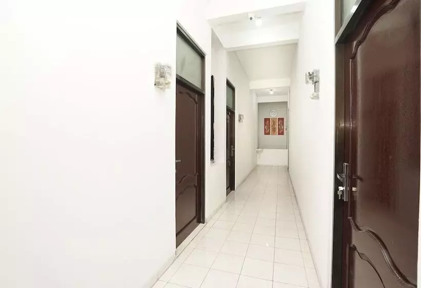 ホテル Marcello Residence Siwalankerto Near Petra University Surabaya Mitra Reddoorz